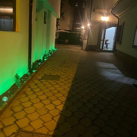 Хостел Cazan House Бухарест Екстер'єр фото