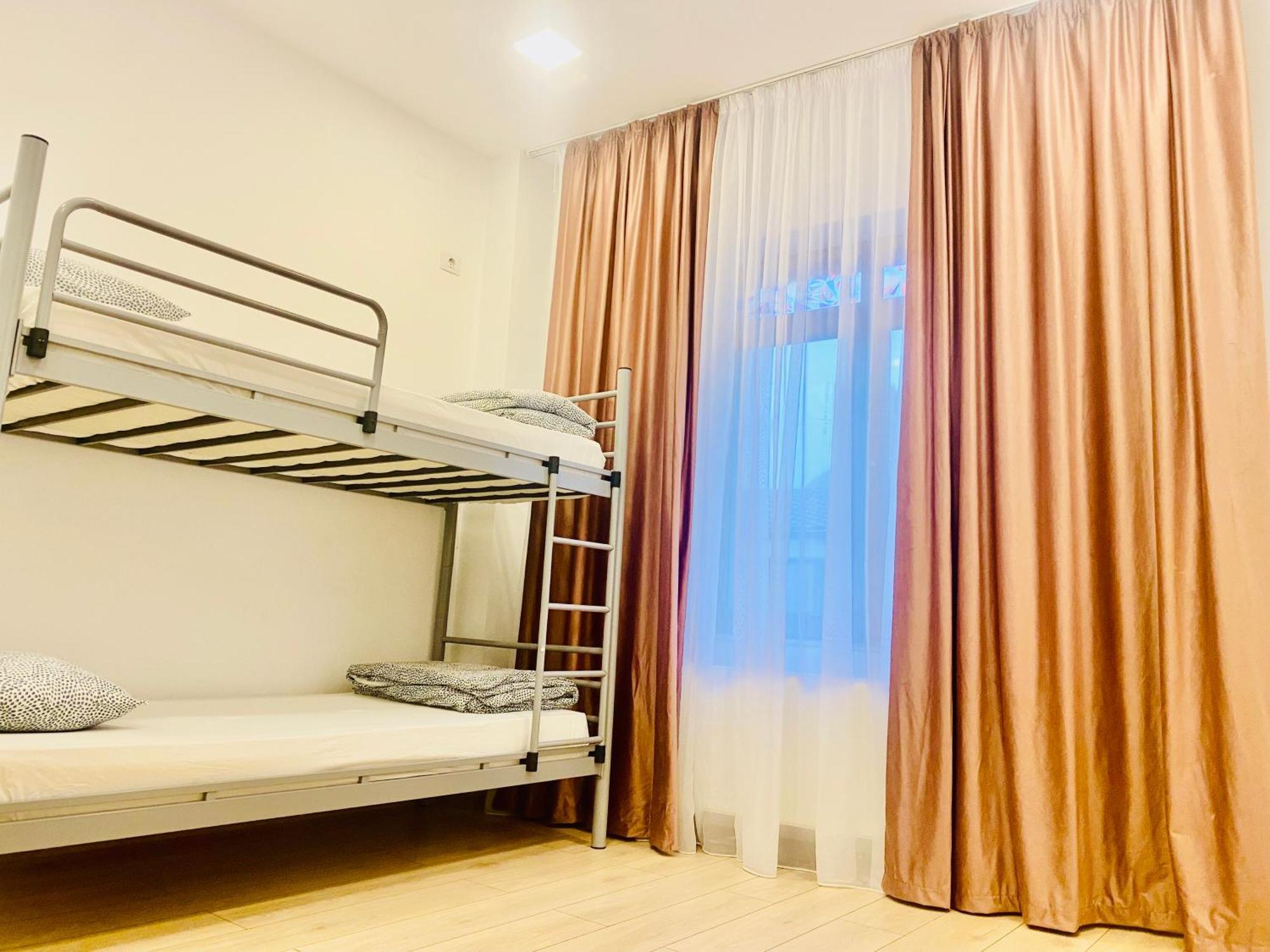 Хостел Cazan House Бухарест Екстер'єр фото