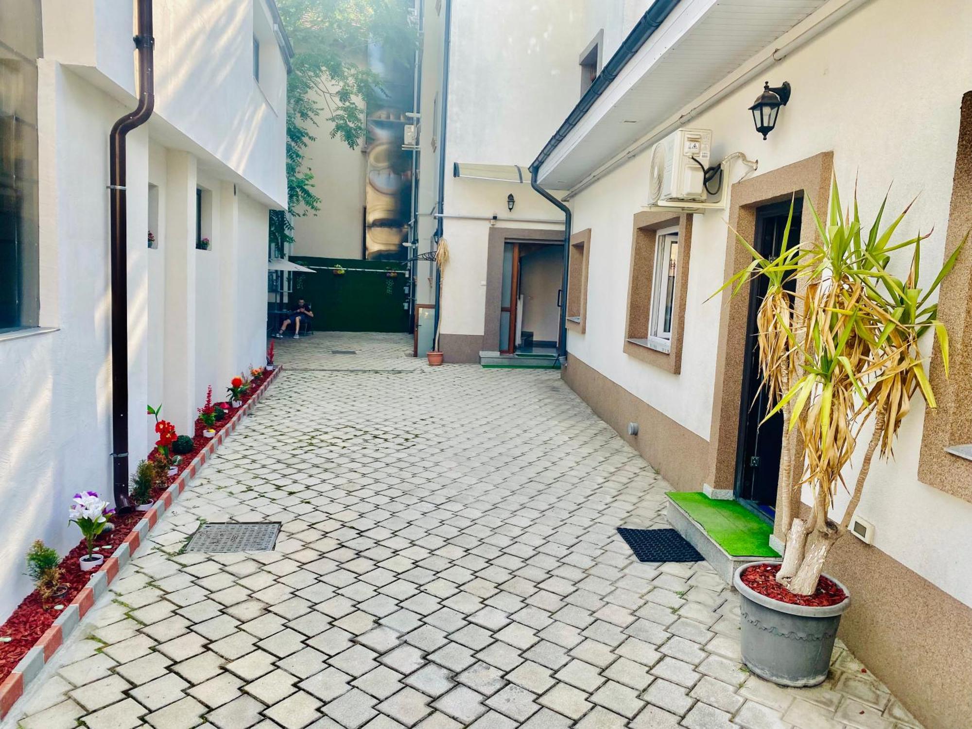 Хостел Cazan House Бухарест Екстер'єр фото